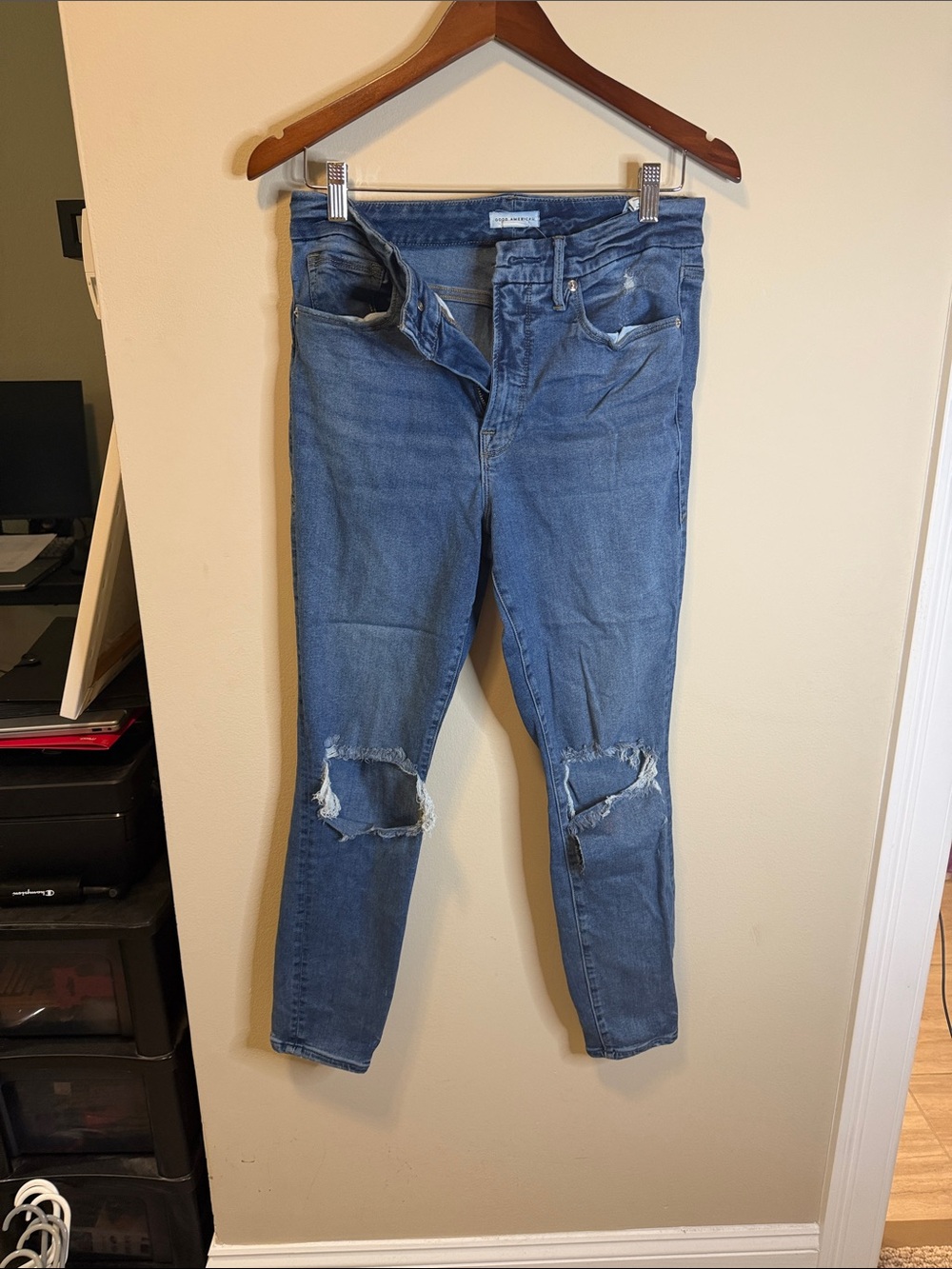Good American Medium Blue Ripped Knee Boyfriend Jeans